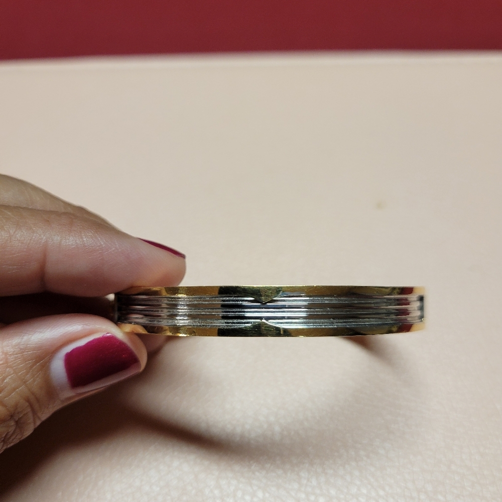 18k Bangle - Picture 3 of 4